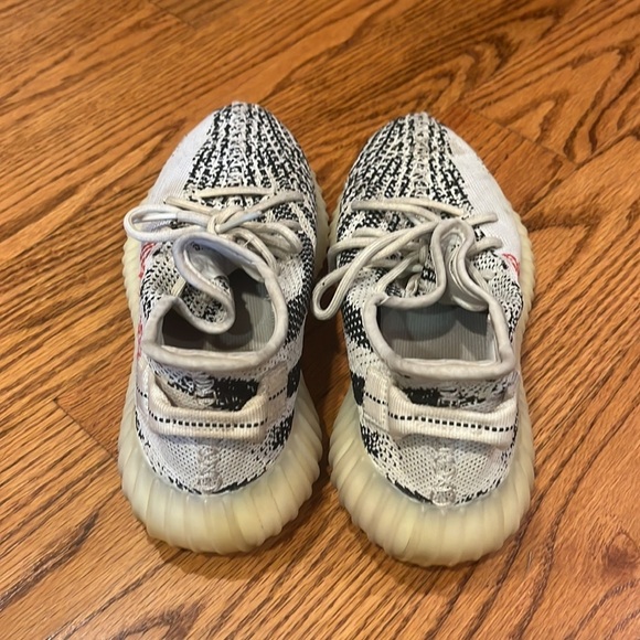 Yeezy Boost 350 Sneakers Size 6.5 - Picture 4 of 7